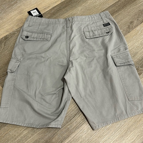 🆕 O’Neill Men’s Light Grey Cargo Shorts Size 33 - Picture 2 of 3
